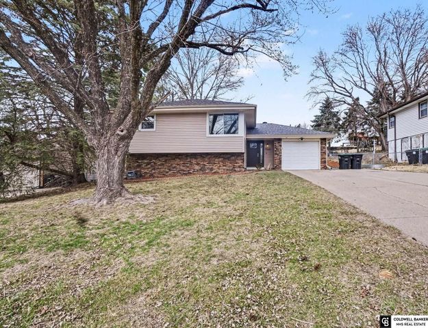 9546 Taylor Street, Omaha, NE 68134