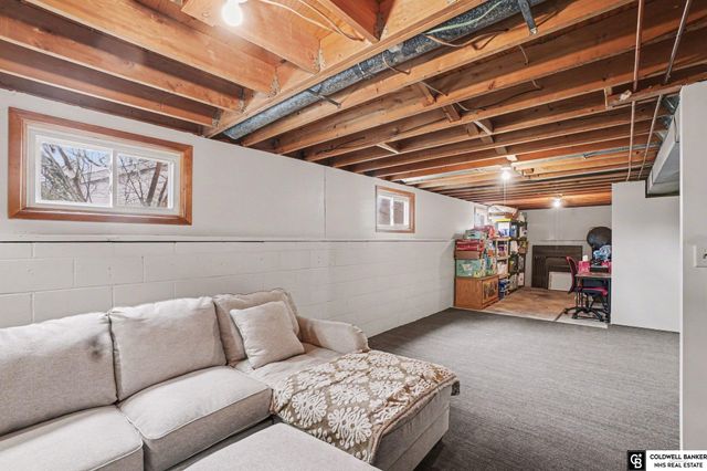 9546 Taylor Street, Omaha, NE 68134