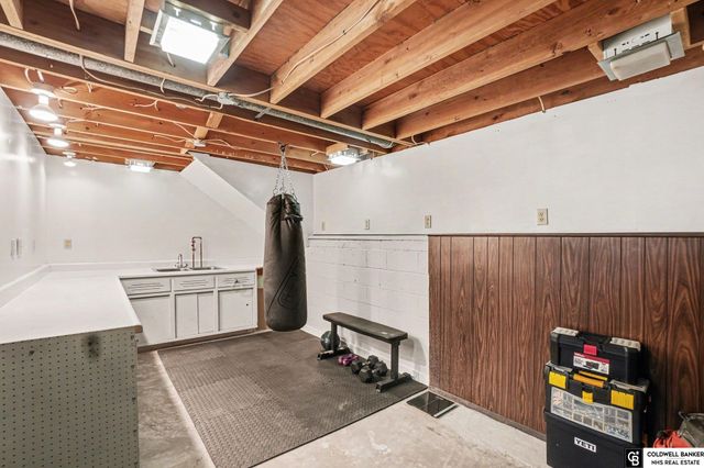 9546 Taylor Street, Omaha, NE 68134