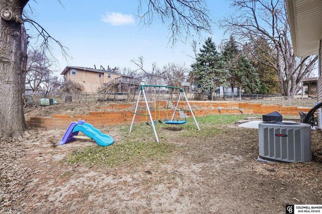 9546 Taylor Street, Omaha, NE 68134