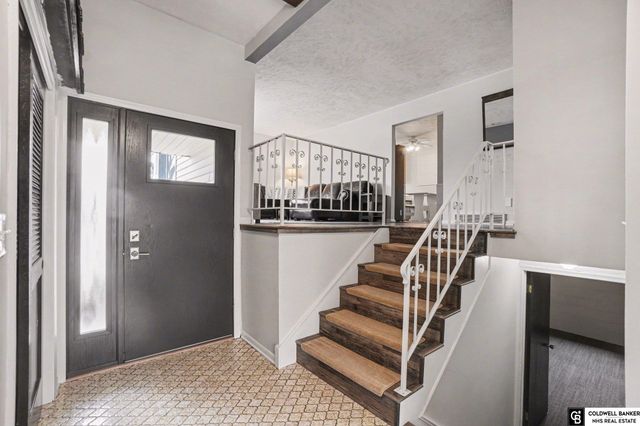 9546 Taylor Street, Omaha, NE 68134