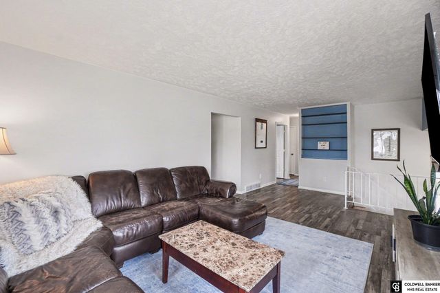 9546 Taylor Street, Omaha, NE 68134