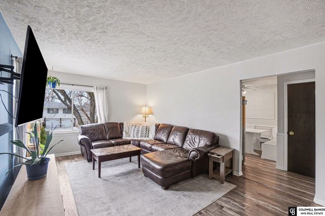 9546 Taylor Street, Omaha, NE 68134