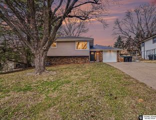 9546 Taylor Street, Omaha, NE 68134