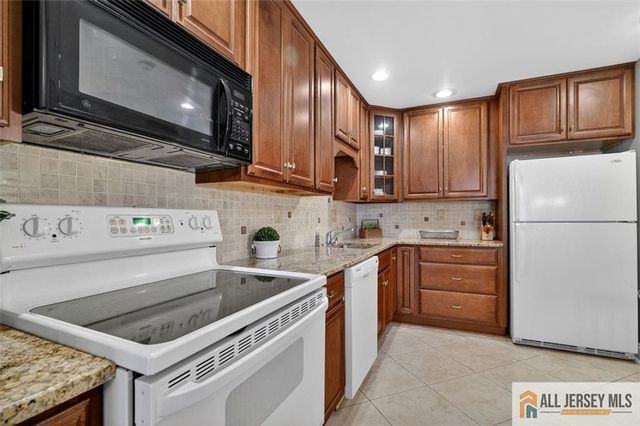 17 George Washington Drive 17B, Monroe, NJ 08831