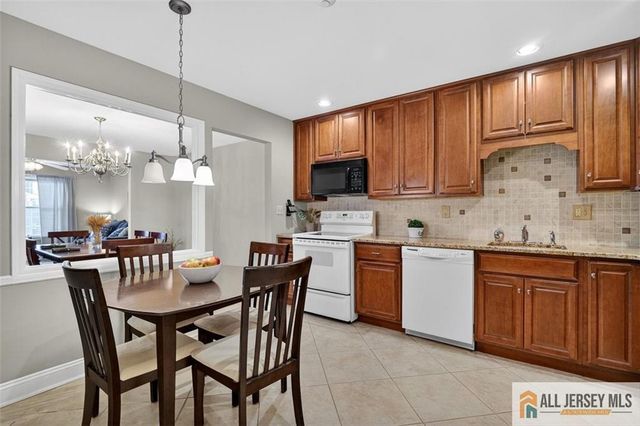 17 George Washington Drive 17B, Monroe, NJ 08831