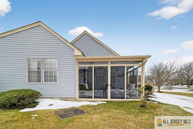 17 George Washington Drive 17B, Monroe, NJ 08831