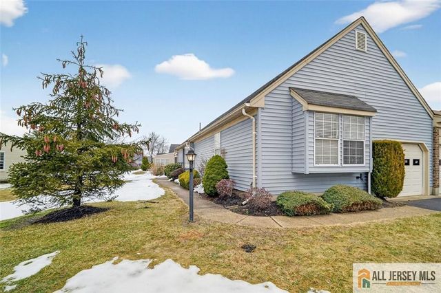 17 George Washington Drive 17B, Monroe, NJ 08831