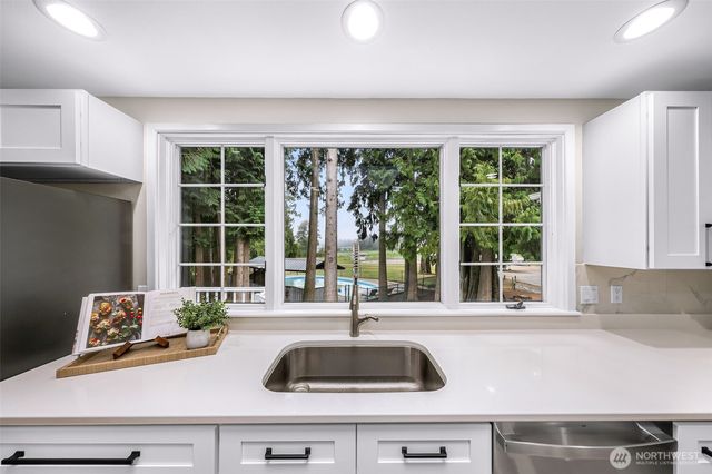 9067 Sunrise Rd, Custer, WA 98240