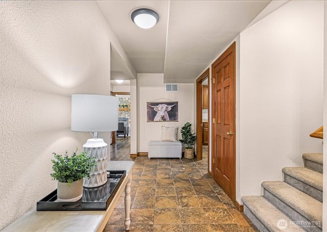 9067 Sunrise Rd, Custer, WA 98240