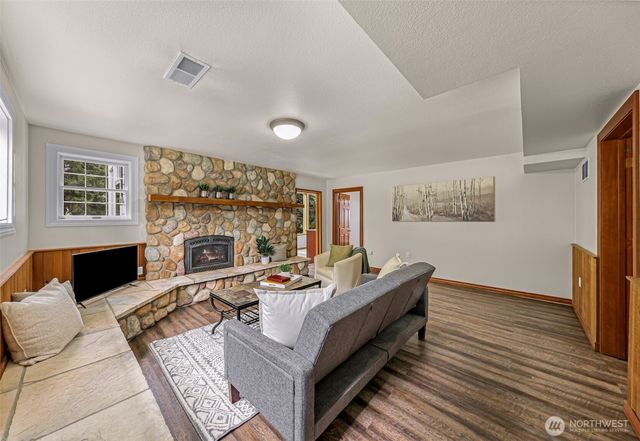 9067 Sunrise Rd, Custer, WA 98240