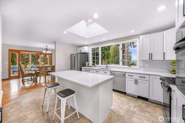 9067 Sunrise Rd, Custer, WA 98240
