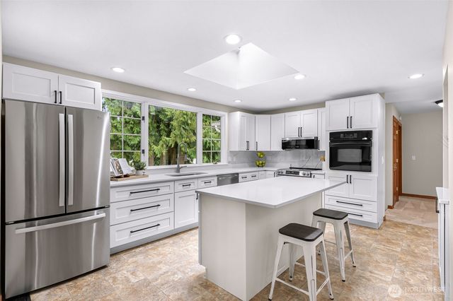 9067 Sunrise Rd, Custer, WA 98240