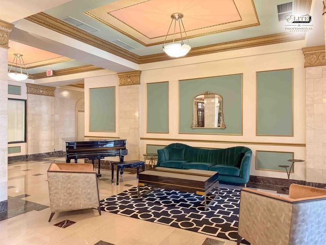 15 E Kirby Street, Detroit, MI 48202