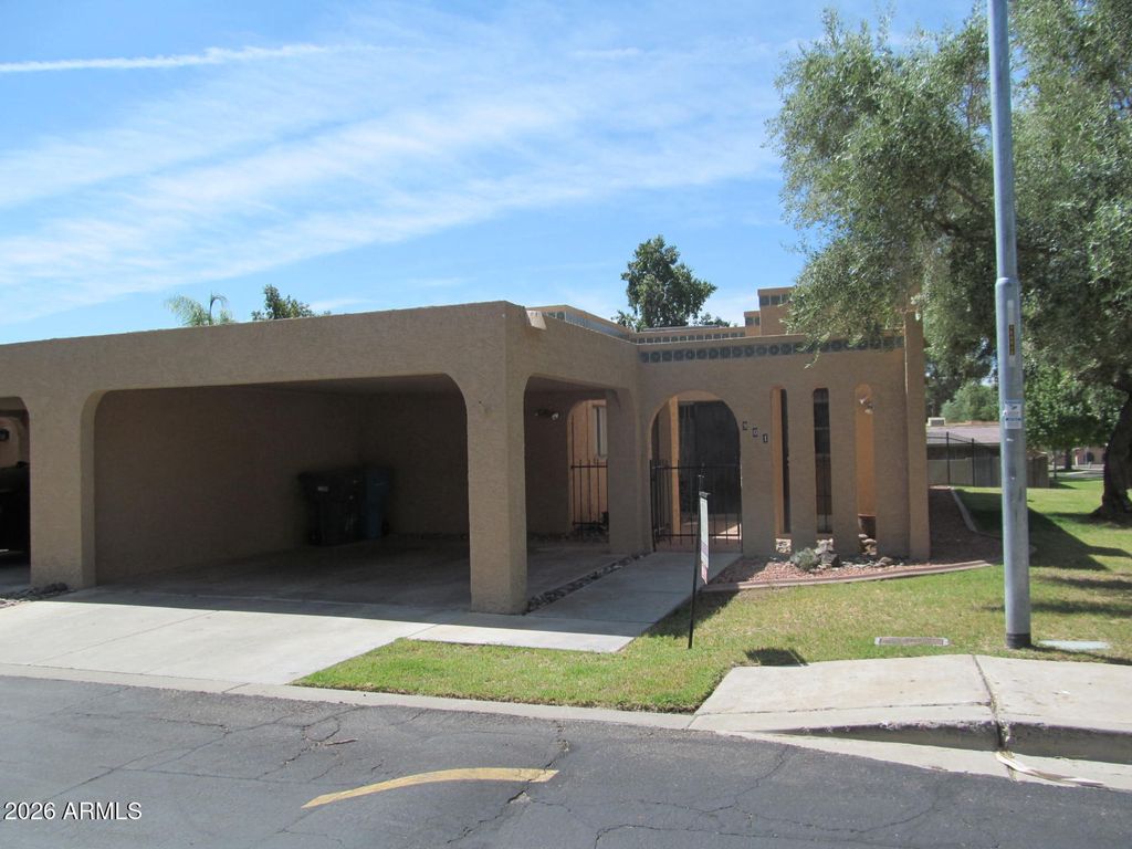 Image 1 of property listing at 901 E COCHISE Drive, Phoenix, AZ 85020