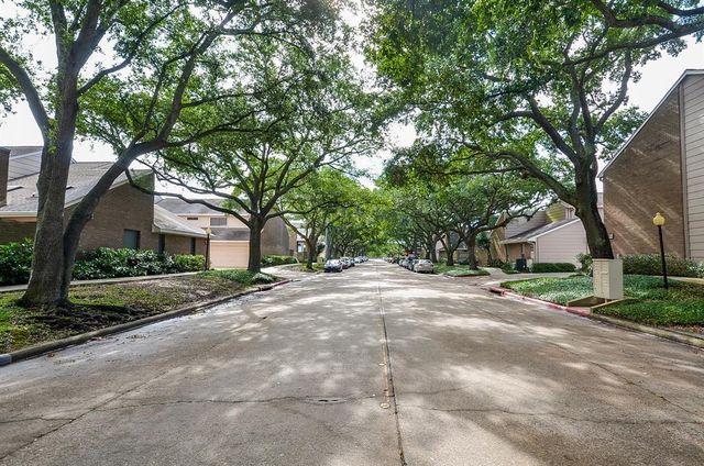 13859 Hollowgreen Drive, Houston, TX 77082
