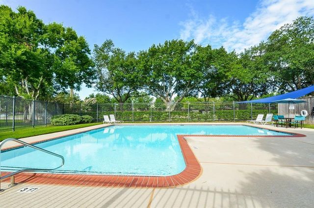 13859 Hollowgreen Drive, Houston, TX 77082