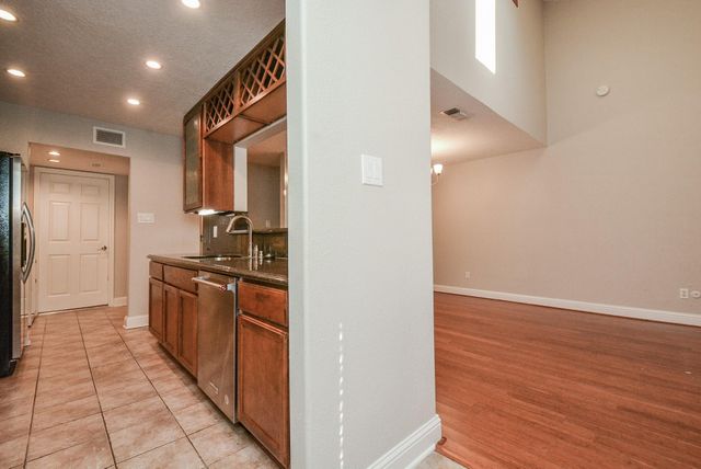 13859 Hollowgreen Drive, Houston, TX 77082