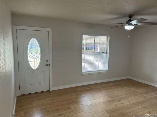 3323 Lasses, San Antonio, TX 78223