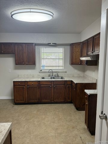 3323 Lasses, San Antonio, TX 78223