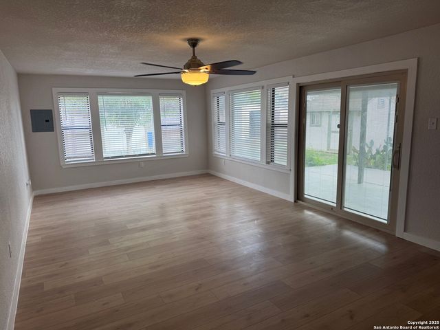 3323 Lasses, San Antonio, TX 78223