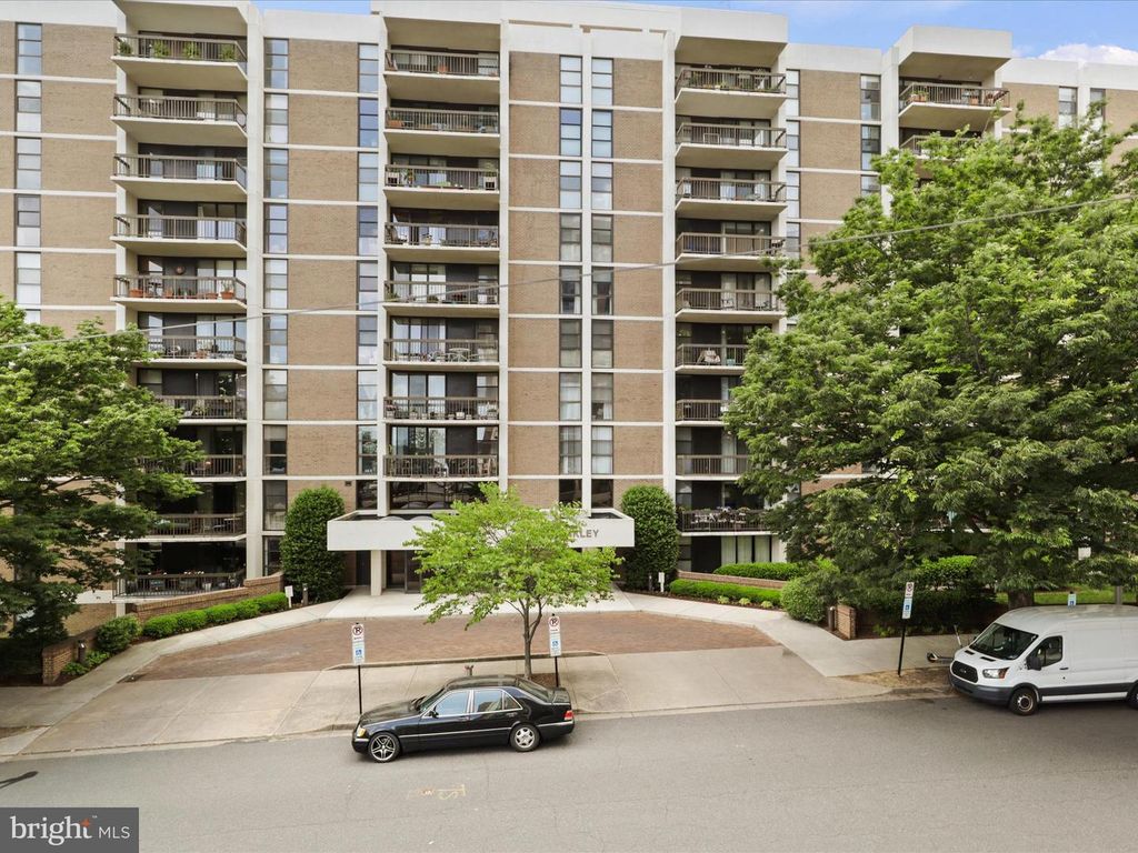 1016 S WAYNE ST #T-12, Arlington, VA 22204