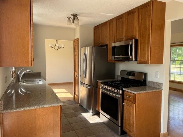 2135 Derby Court, Wheaton, IL 60189