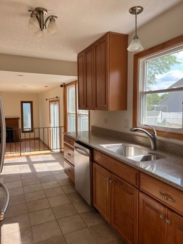 2135 Derby Court, Wheaton, IL 60189