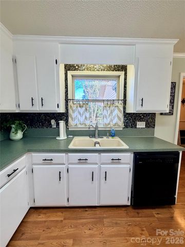 8422 Wonderwood Lane, Harrisburg, NC 28075