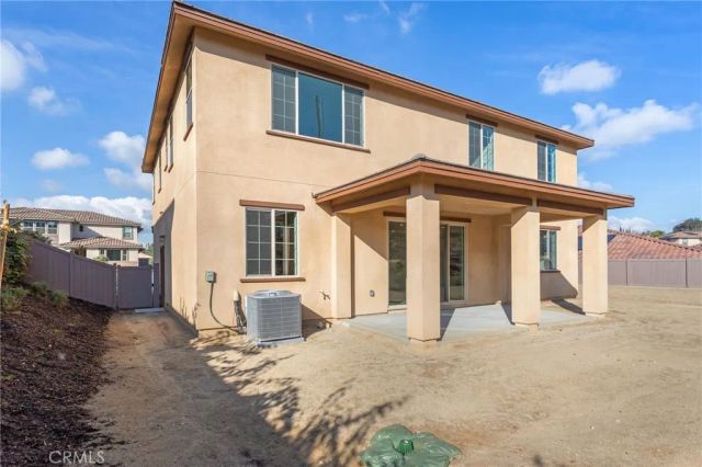 2004 Saguaro Glen, Escondido, CA 92025
