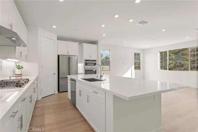 2004 Saguaro Glen, Escondido, CA 92025