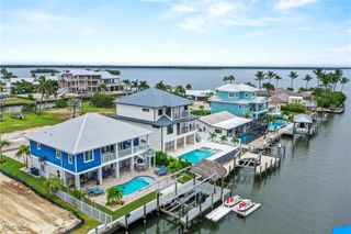 256 Ibis ST, Fort Myers Beach, FL 33931