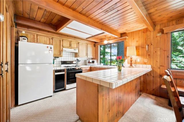 745 Kuffel Canyon, Lake Arrowhead, CA 92352