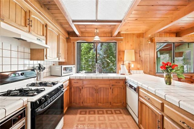 745 Kuffel Canyon, Lake Arrowhead, CA 92352