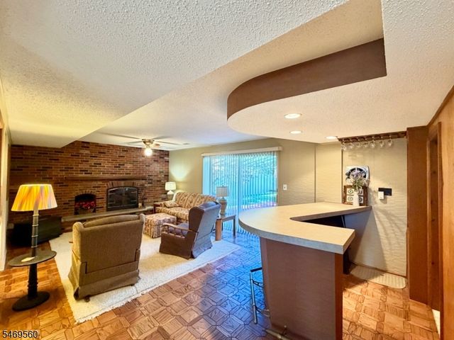 41 Mohawk Dr, Springfield Twp., NJ 07081