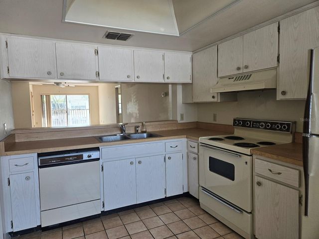 7700 92ND STREET 202, Seminole, FL 33777