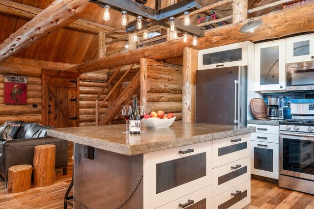 16011 Old Juniper Road, Sisters, OR 97759