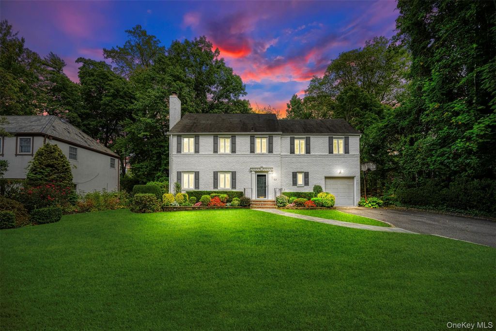 23 Parkside Drive, Great Neck, NY 11021