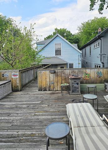 1965 W Berwyn Avenue, Chicago, IL 60640