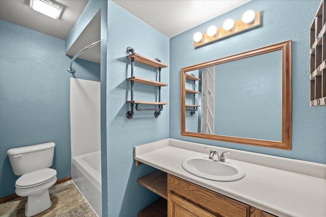 6813 Diane DRIVE, West Bend, WI 53090