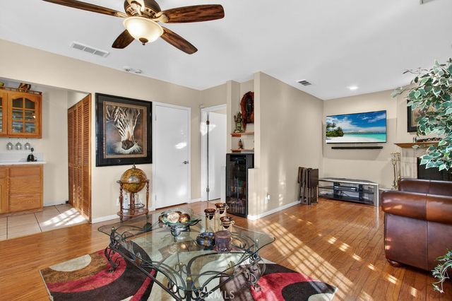 2430 San Francisco Avenue, Long Beach, CA 90806