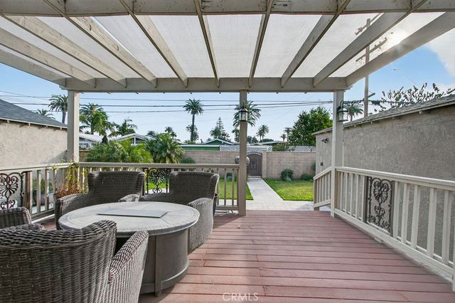 2430 San Francisco Avenue, Long Beach, CA 90806