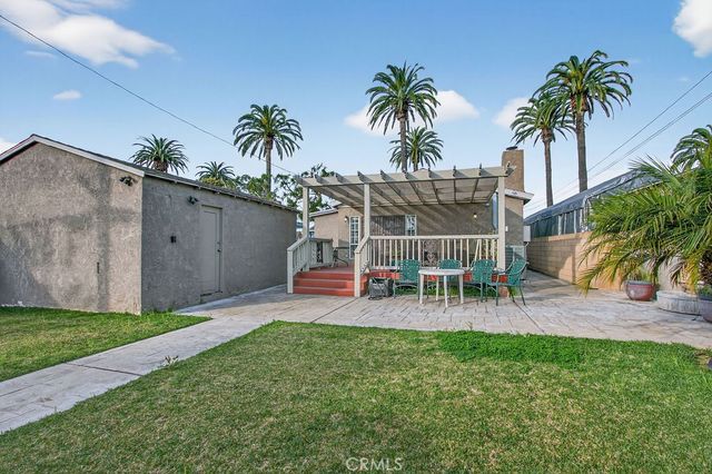 2430 San Francisco Avenue, Long Beach, CA 90806