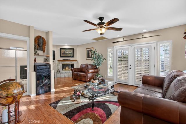 2430 San Francisco Avenue, Long Beach, CA 90806