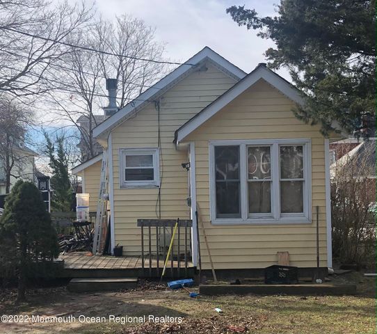 267 Roosevelt Avenue, Oakhurst, NJ 07755