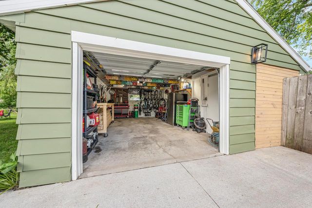 1416 N KENILWORTH AVENUE, Appleton, WI 54911