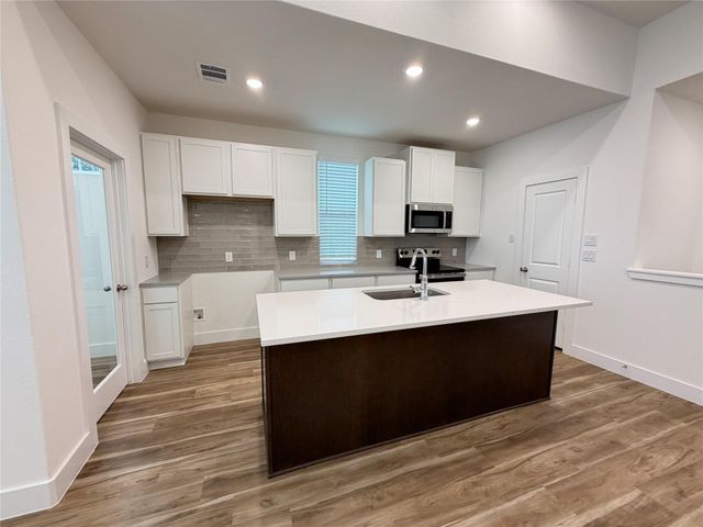 6049 Cebra St, Houston, TX 77091