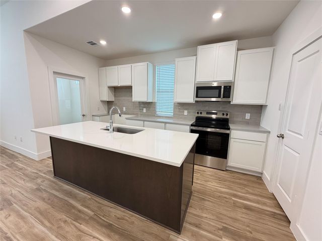 6049 Cebra St, Houston, TX 77091