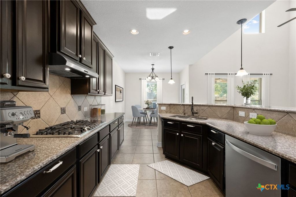 Image 13 of property listing at 1014 Easton Drive, San Marcos, TX 78666
