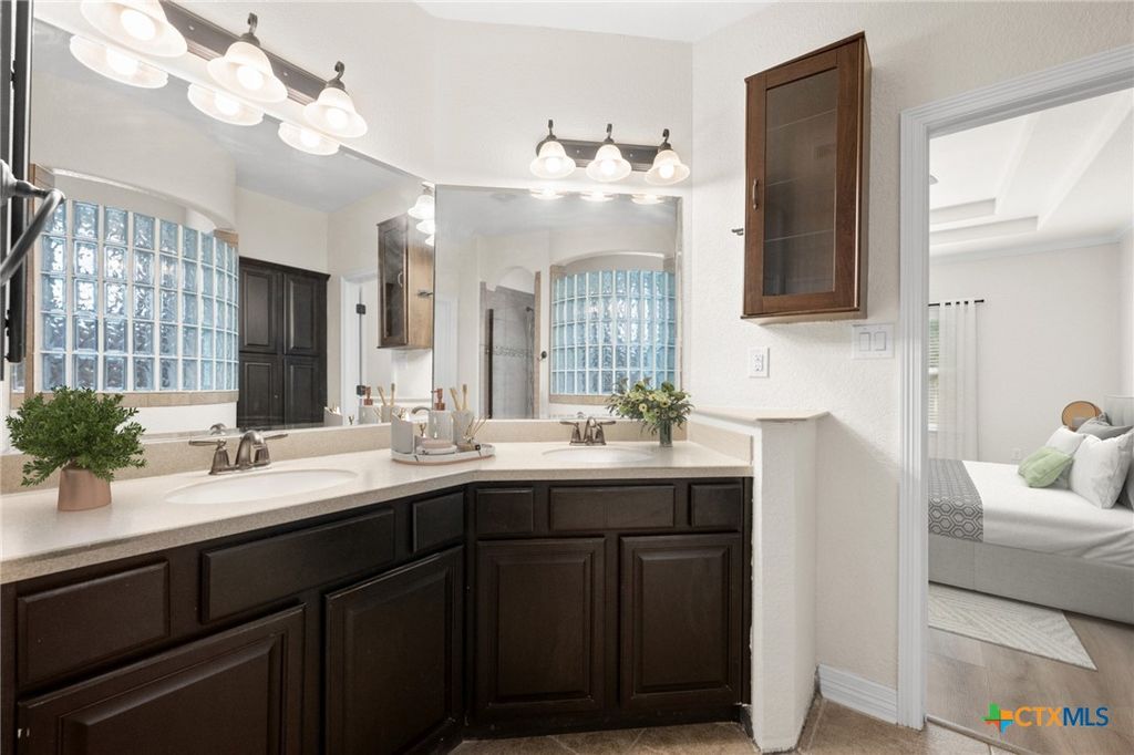 Image 16 of property listing at 1014 Easton Drive, San Marcos, TX 78666
